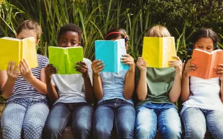 Mengenal Silent Reading Clubs: Tren Membaca Tanpa Gadget yang Jadi Tempat Healing Baru Anak Muda