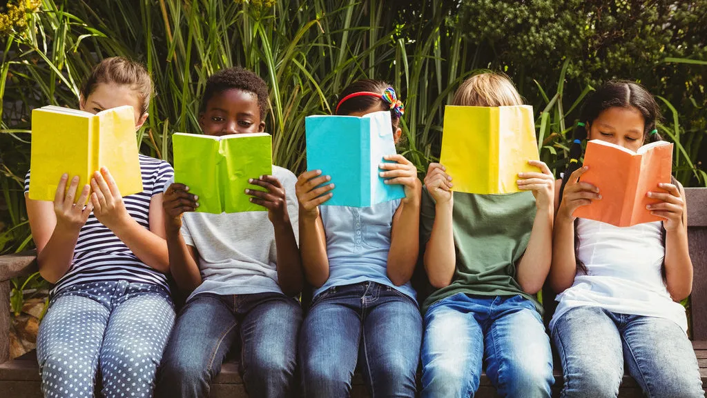 Mengenal Silent Reading Clubs: Tren Membaca Tanpa Gadget yang Jadi Tempat Healing Baru Anak Muda